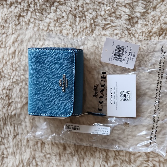 NWT Crossgrain Leather Small Pacific Blue Trifold Wallet 🩵🎁 - Picture 14 of 16